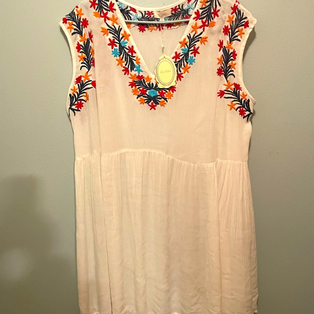 Velzera     White Embroidered Tunic